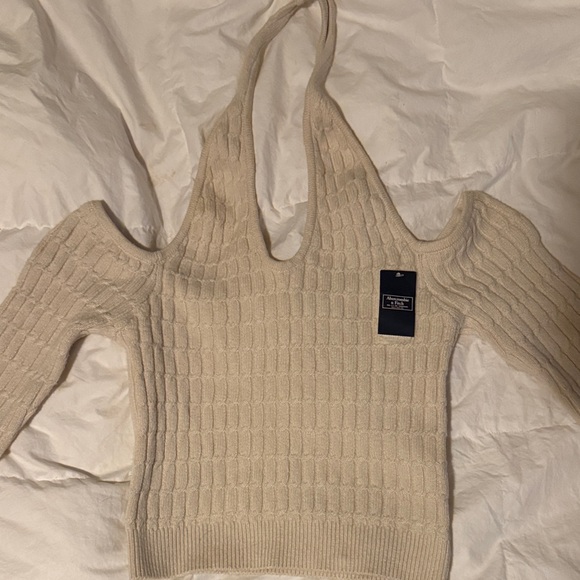 Abercrombie & Fitch Sweaters - Abercrombie & Fitch Off-the-Shoulder Cream Sweater